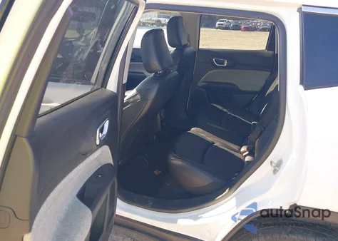 2022 Jeep Compass Latitude Lux 4X4 из США, поврежденный, VIN 3C4NJDFB6NT130538